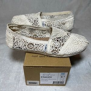Lace crochet TOMS
